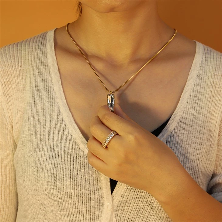 Rectangular Zircon Box Chain Pendant Necklace high quality